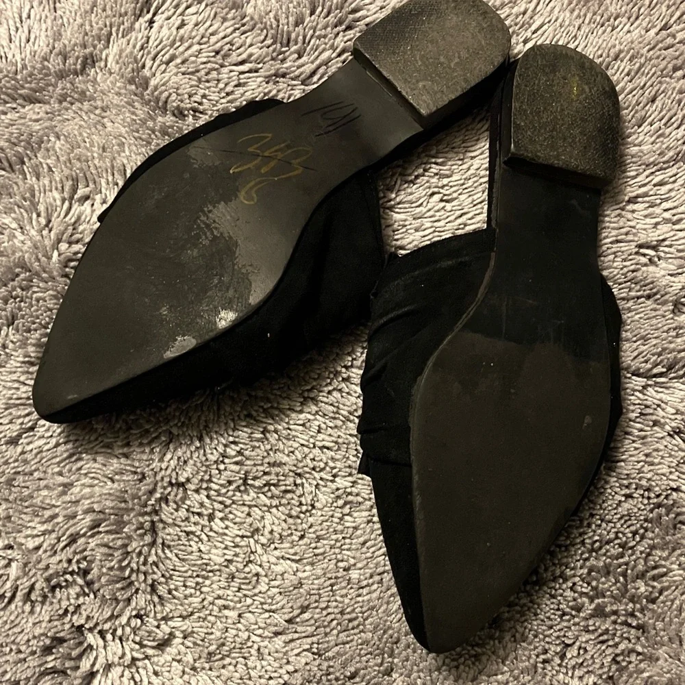 Elegant Black Suede Mules with Knot Detail - Picture 6 of 8